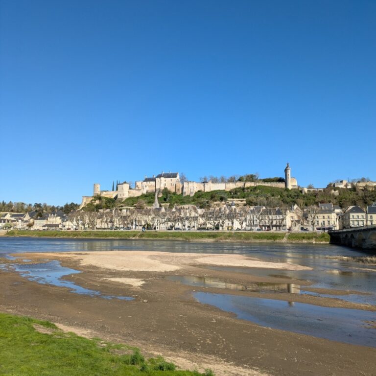 Château de Chinon surplombant la Vienne