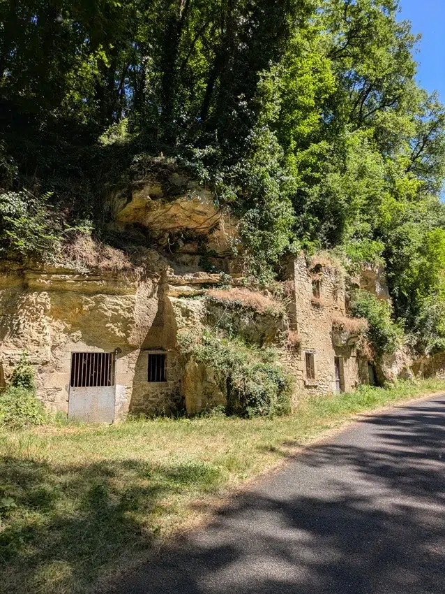 Maison troglodyte dans la vallée de Courtineau