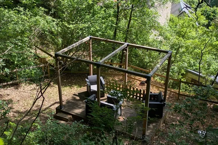Terrase en bois privative au coeur de la forêt, idéal pour un week-end en amoureaux près des châteaux de la Loire
